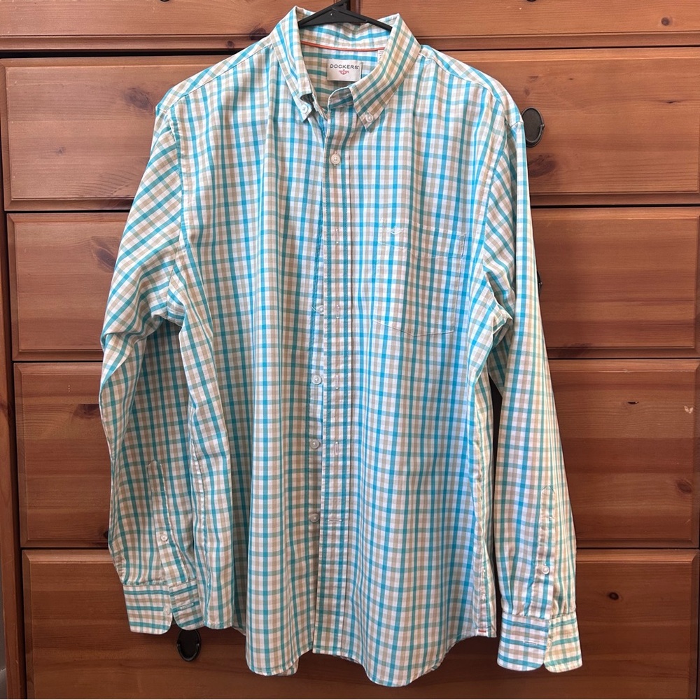 Men’s Dockers Size Large Teal & Tan Plaid Button Down Long Sleeved Shirt